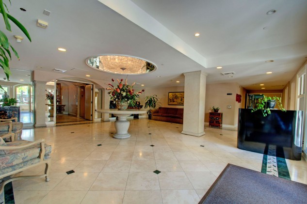 430 North Oakhurst Drive  #302