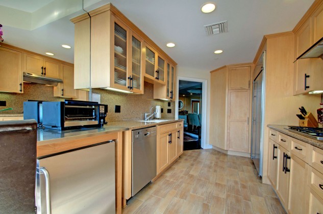 430 North Oakhurst Drive  #302