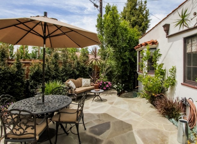 10338 Rossbury Place